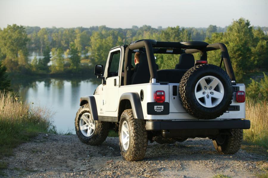  Jeep Wrangler Rubicon Unlimited 2005 года  (фото 26 из 32)